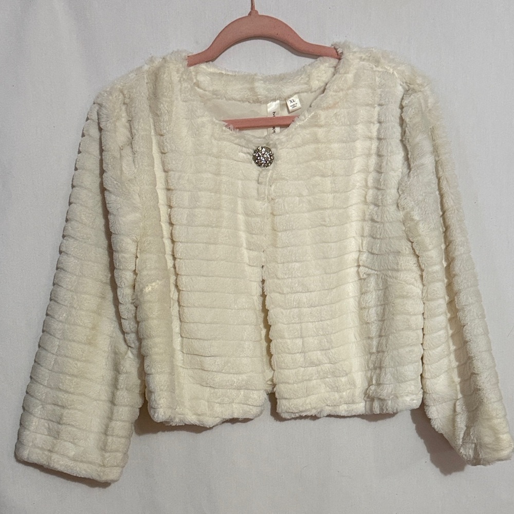Tacera Girls White Faux Fur Jacket, Size XL, NWT, MAKE AN OFFER!!!